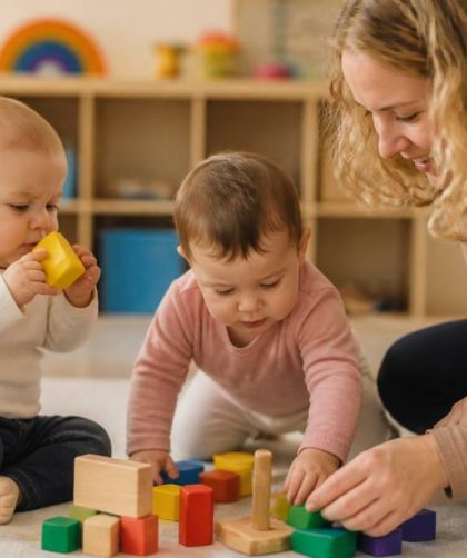 Activités crèches : idées simples et ludiques pour éveiller bébé au quotidien