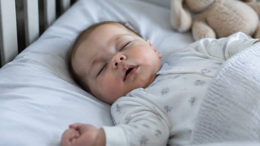 Apnée du sommeil nourrisson : symptômes, causes et quand consulter un médecin