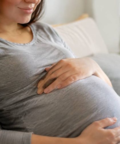 Bébé bouge dans le ventre : à partir de quand et à quoi s’attendre ?